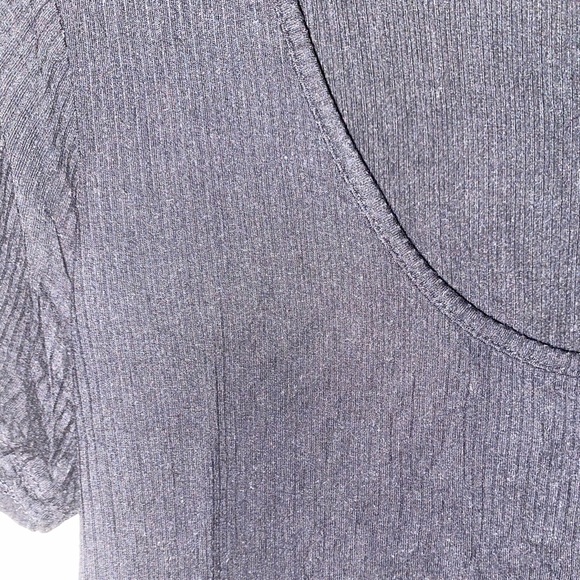 Black Soft Ribbed Short Sleeve High-Low Top - Picture 2 of 4